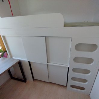 Dětský pokoj na míru v dekoru Platinově bílá a Dub Authentic Šedý.