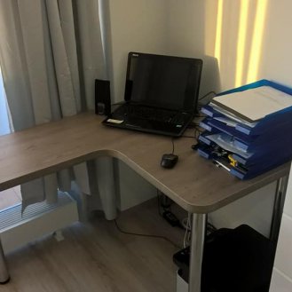 Na míru, dle přání zákazníka, vyroben Počítačový stůl v dekoru Dub